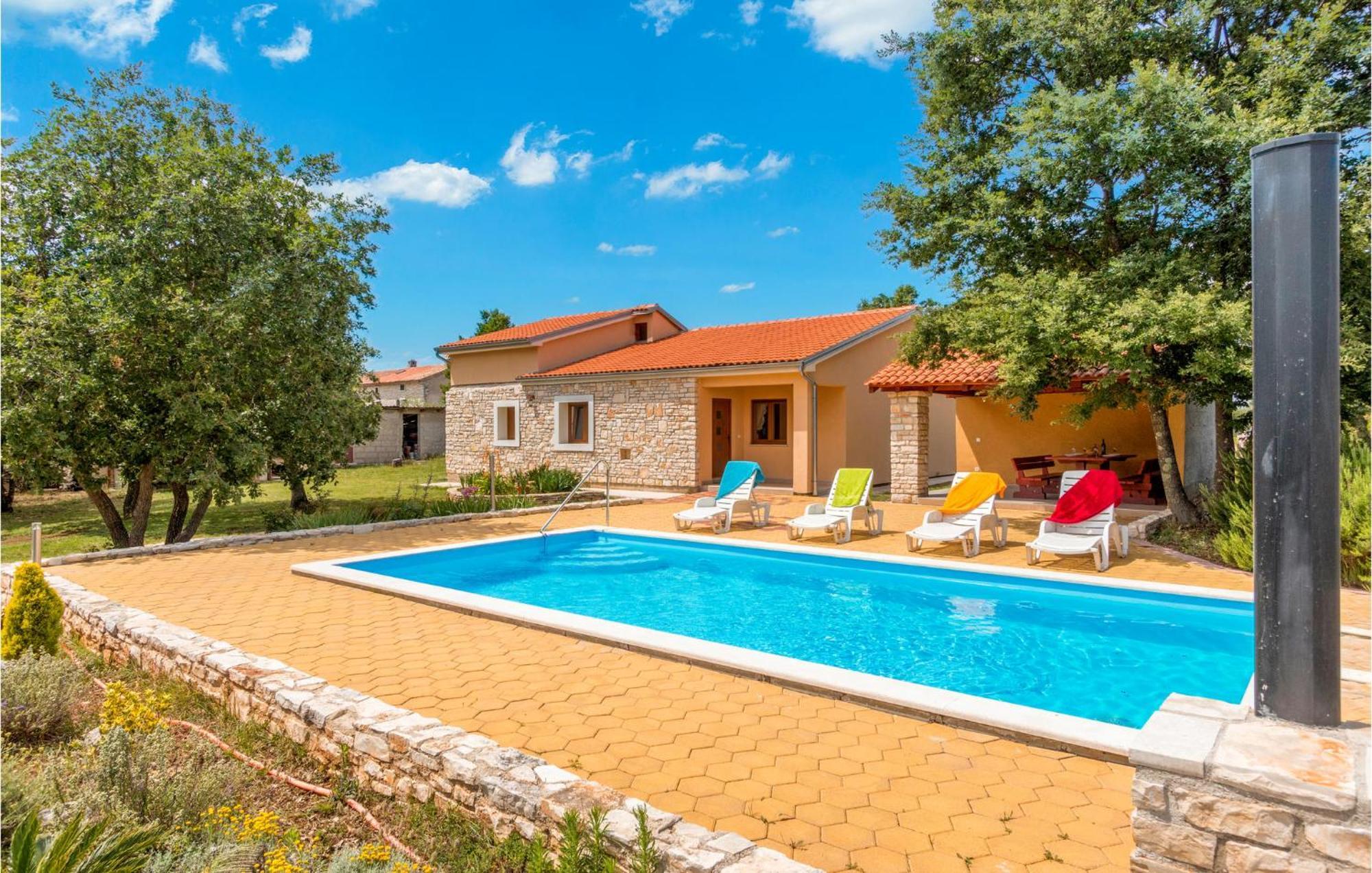3 Bedroom Beautiful In Skicini Holiday home *